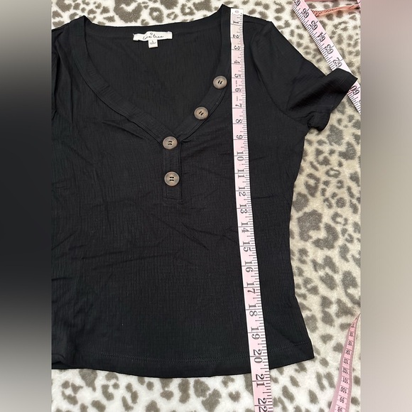 Love Tree V-Neck Button Waffle Top in Black Size Large - Picture 15 of 17